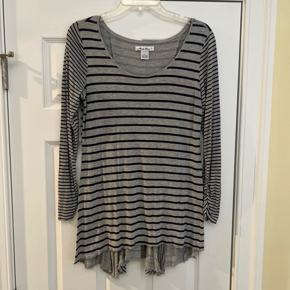Ladies Size Large "Alek Star" Casual Striped Sleeves Top Black/Gray High/Low GUC